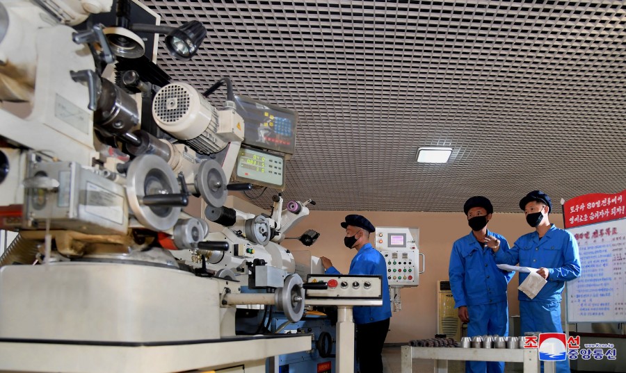 17-80일전투의 불길드높이 생산적앙양을!